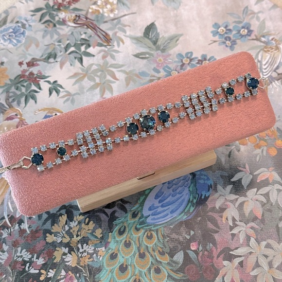 Signed Vintage Kramer Blue Rhinestone Bracelet MCM Tennis Bracelet 7 1/4” 1950’s - Picture 6 of 14